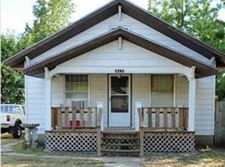 617 E 8th Ave, Winfield, KS 67156