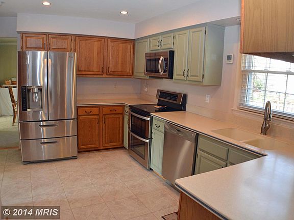 3rd image of 2650 Woodcock Ct