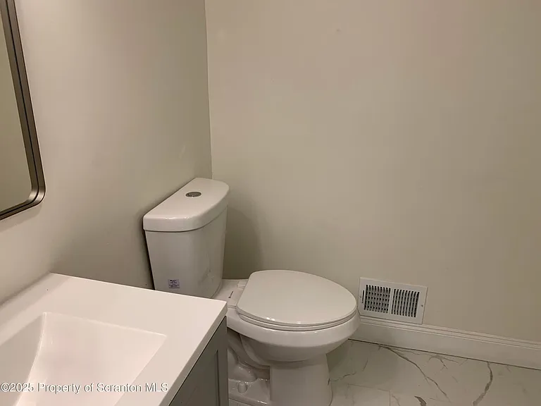 318 Simrell Rd — Photo 20