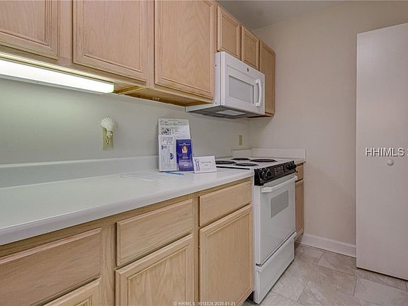 5th image of 300 Woodhaven Dr