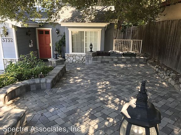 5th image of 3732 Montrose Ave