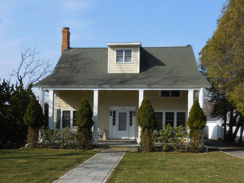 1st image of 620 Rogers Rd