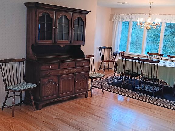 3rd image of 414 Canterbury Road