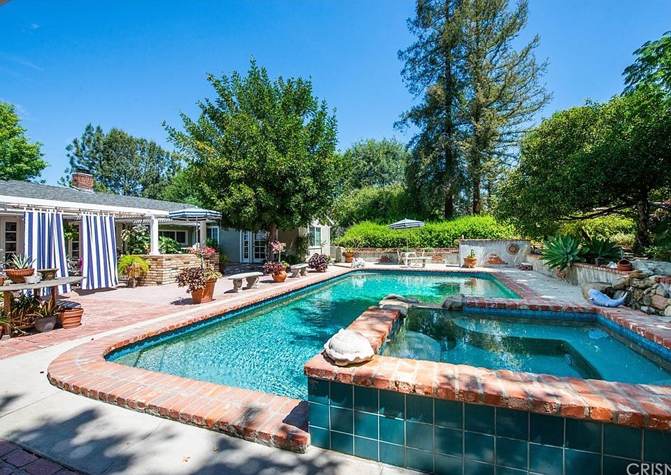 2nd image of 6034 Winnetka Ave