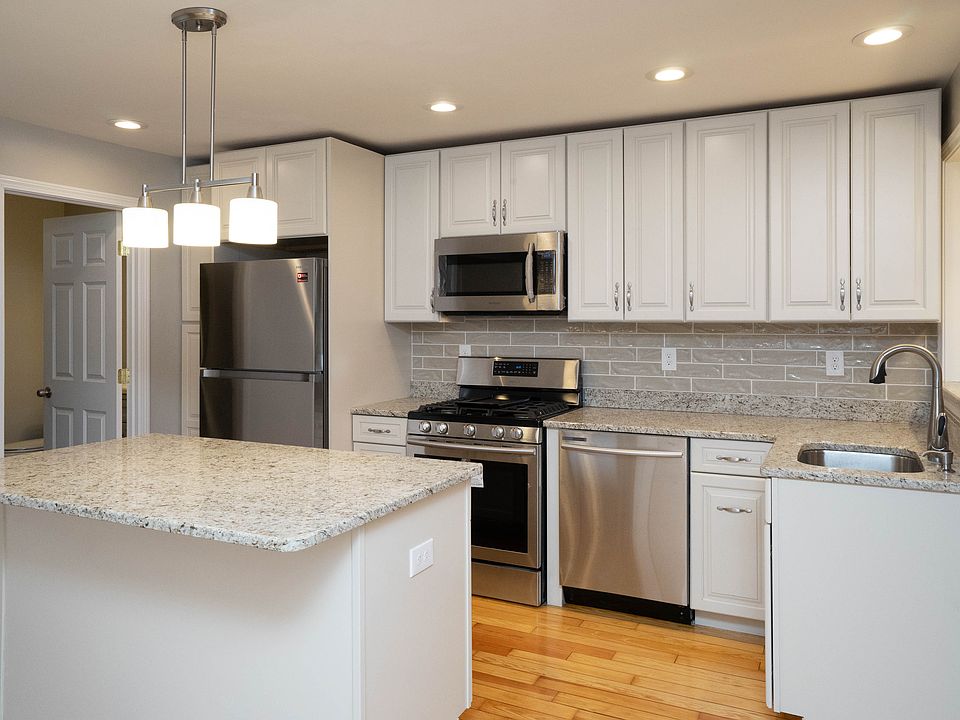 1st image of 294 Essex St
