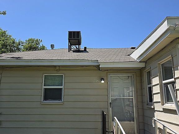 3rd image of 2323 SW Evans Ave
