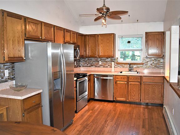 5th image of 129 Cedar St
