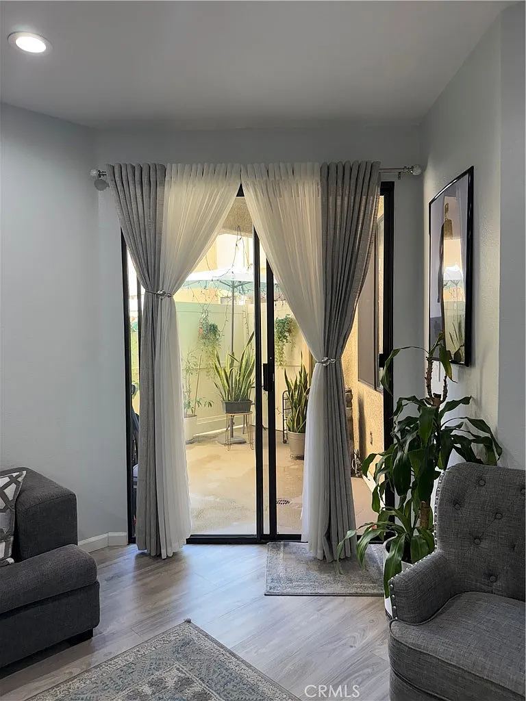 1 bed, 730 sqft, $2,200 — Photo 3