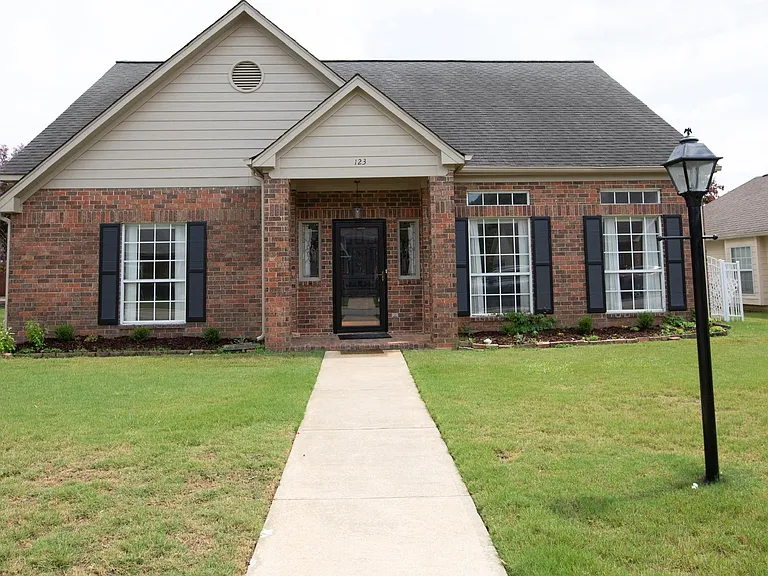 123 Braxton Way — Photo 1