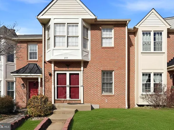205 Braemar Pl, Fredericksburg, VA 22405
