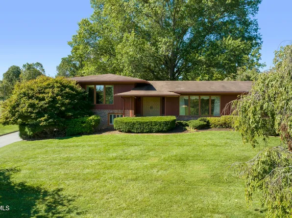 909 Millercrest Dr, Johnson City, TN 37604