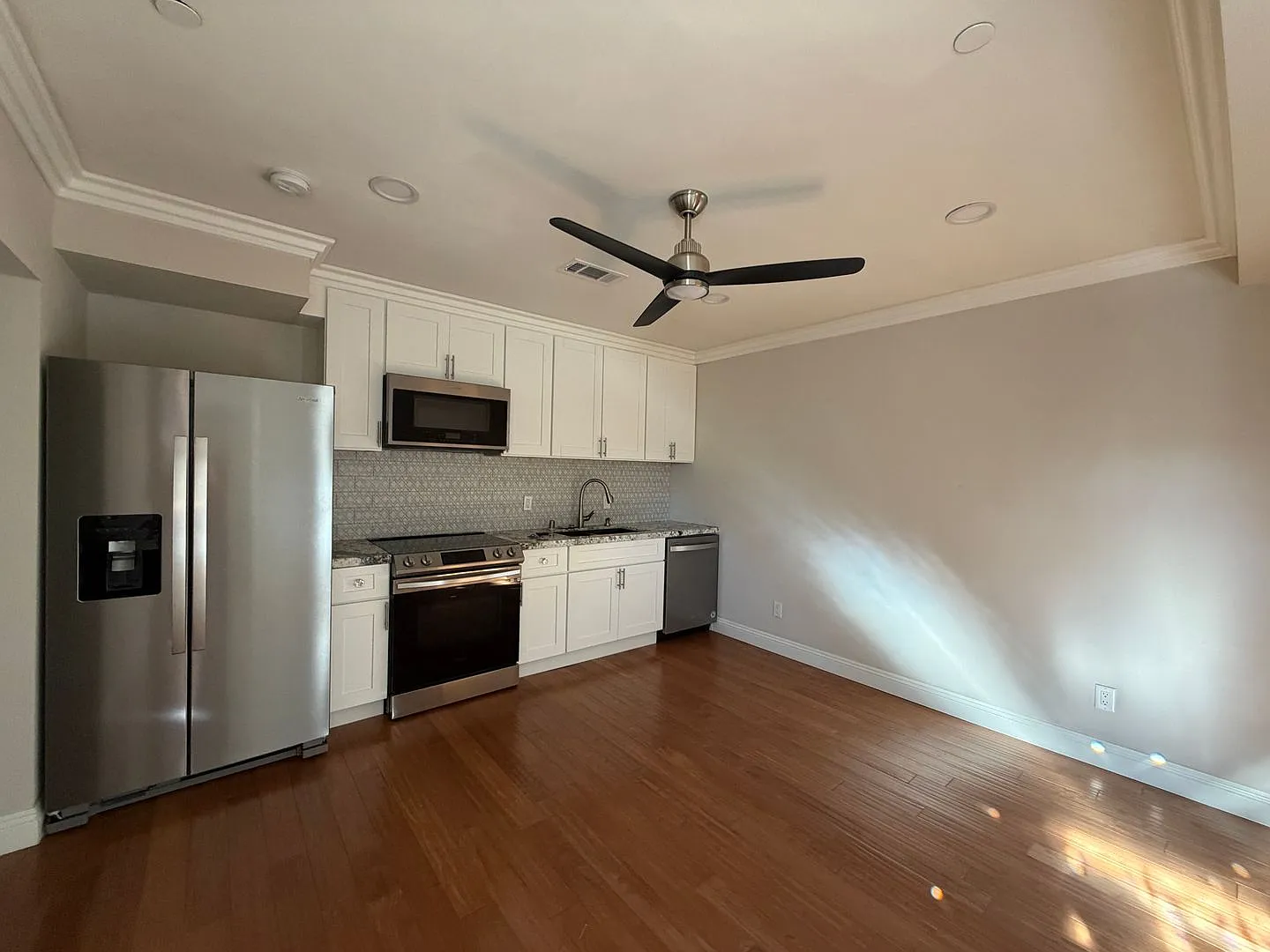 25461 Cole Street — Photo 4