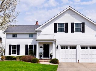 220 Falls Walk Way, Chagrin Falls, OH