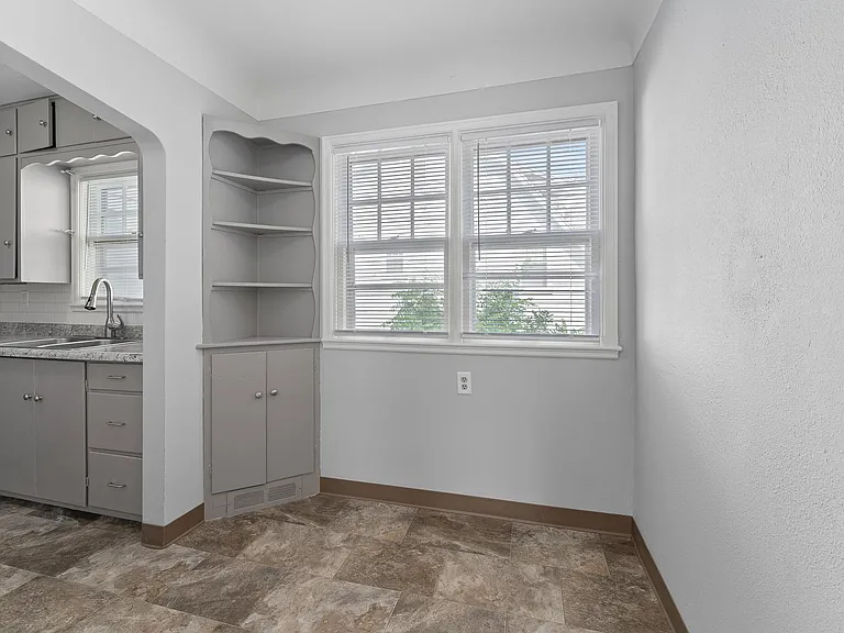 1110 S Main Ave #UPPER — Photo 3