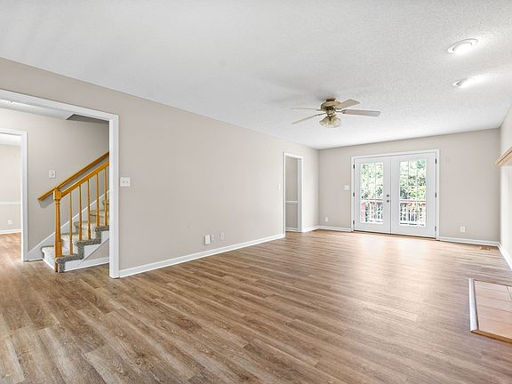 5th image of 1010 Hedge Apple Dr