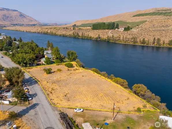 1751 Fairview Avenue, Bridgeport, WA 98813