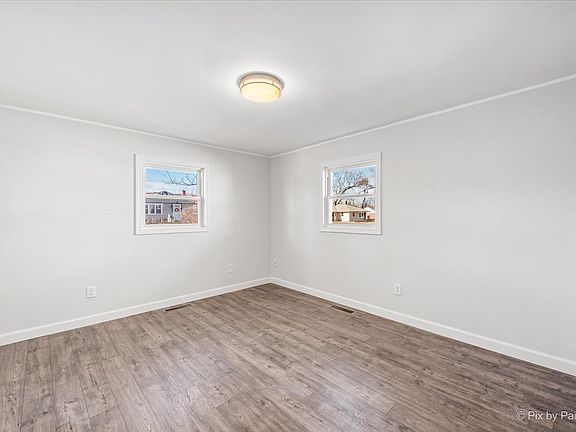 3rd image of 35 Evergreen Ln