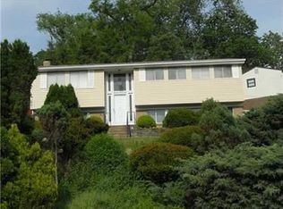 1394 Snee Dr, Pittsburgh, PA 15236