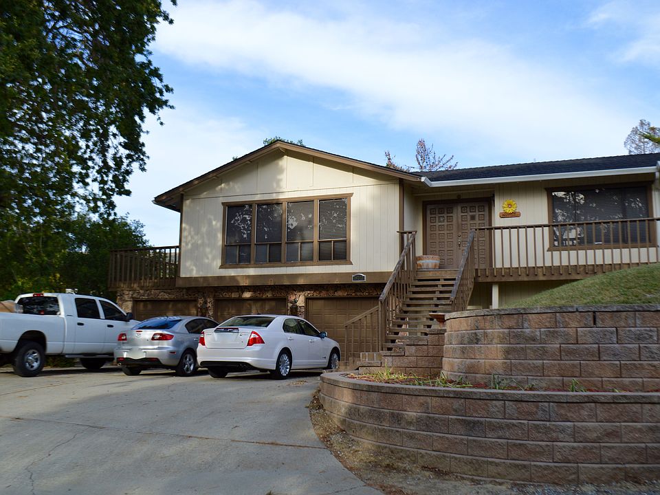 2nd image of 16770 Oak View Cir