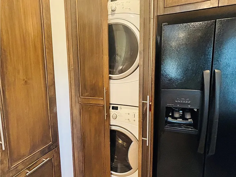 2526 Purdue Ave — Photo 12