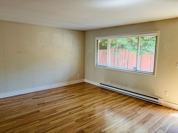 4th image of 937-939 SE Tacoma St