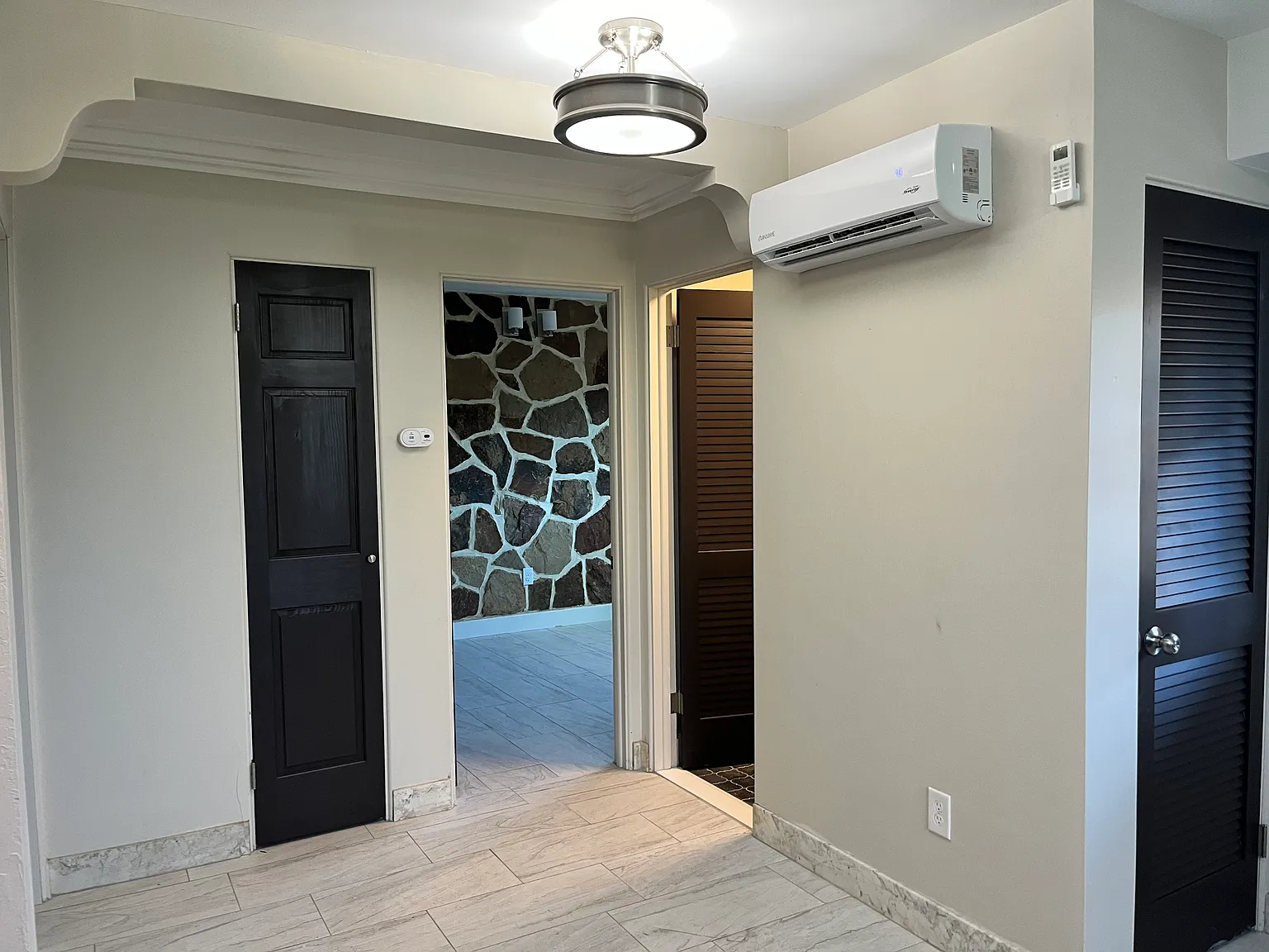 219 Camp Ave — Photo 2