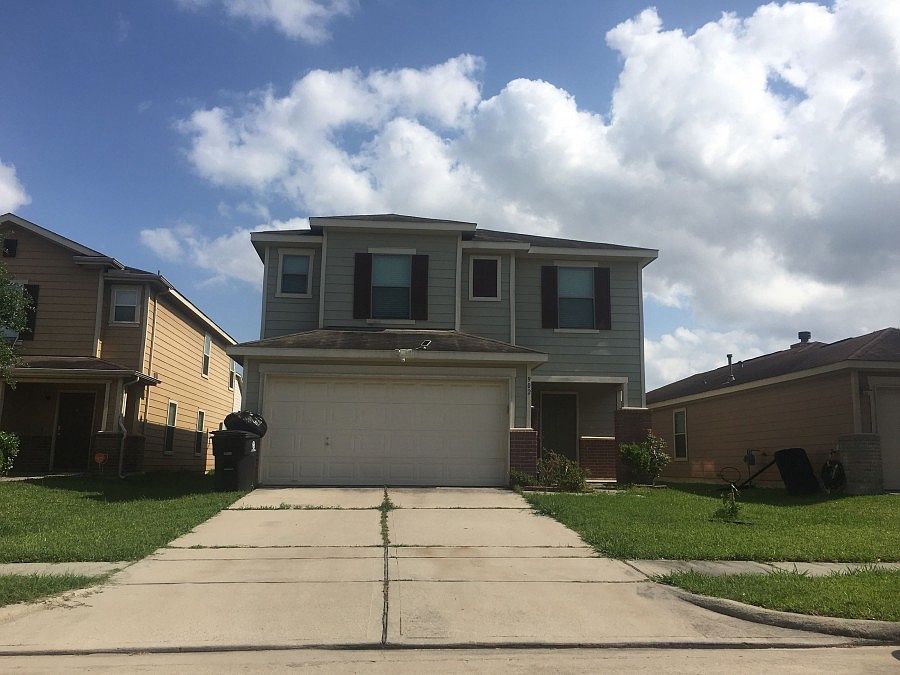 1st image of 902 Staffordale Manor Ln