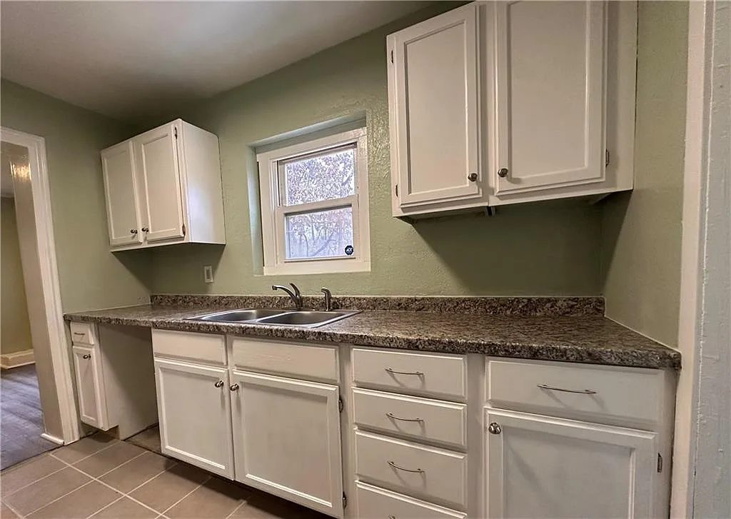 Darling 3 Bed 1 Bath House For Rent - Section 8, Hud-Vash Welcome — Photo 3