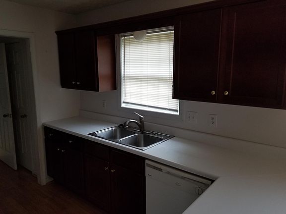5th image of 47 Millport Ct