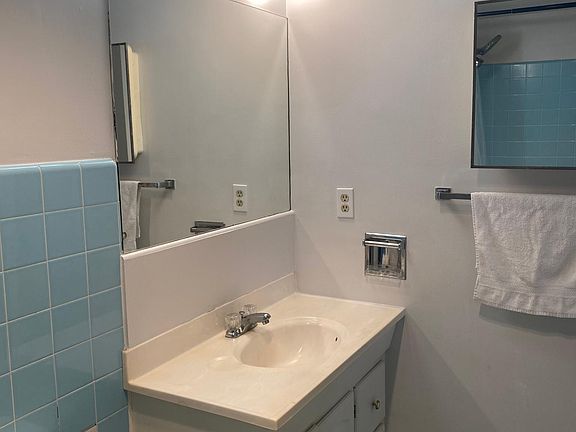 5th image of 1047 Hartley Ave Unit 105