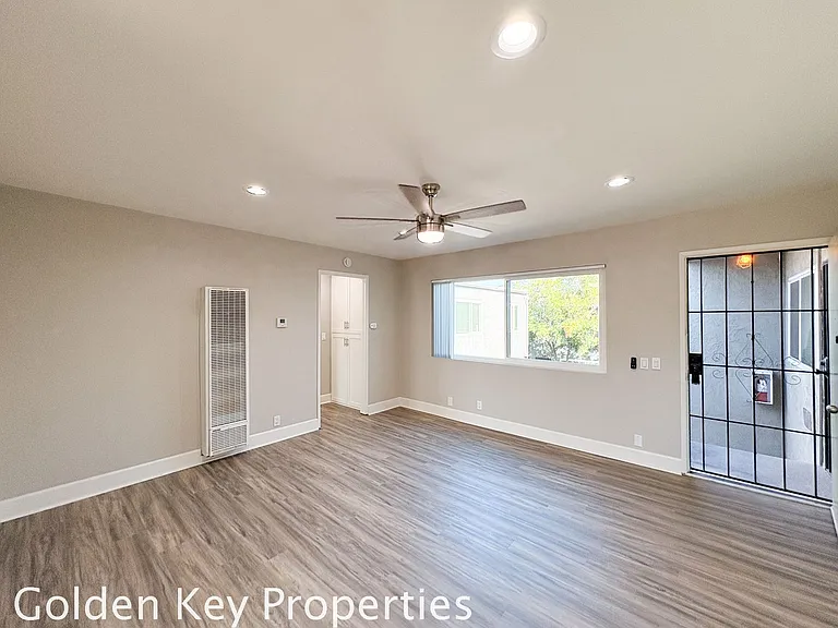 225 S Ditmar St #J — Photo 10