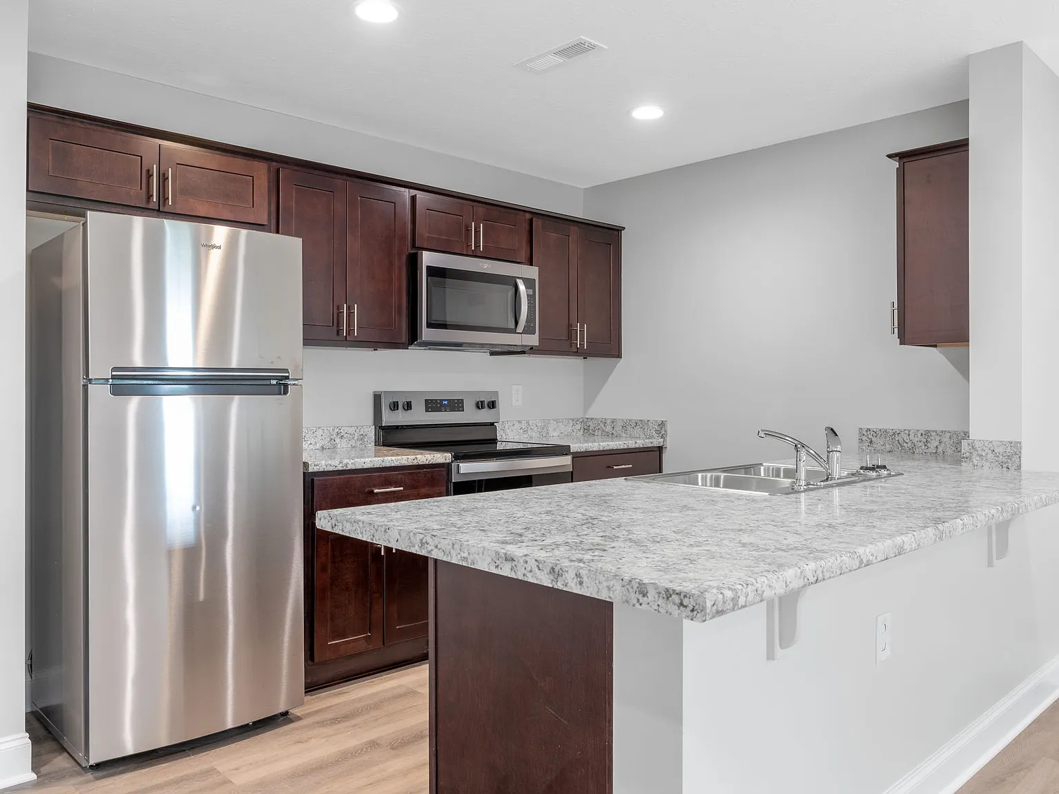 2 bed, 2.5 bath, 1200 sqft, $1,250 — Photo 3