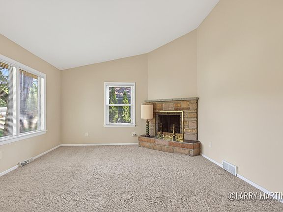 3rd image of 1916 Manning Ave NW
