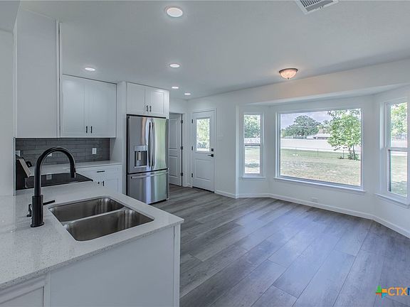 5th image of 575 Live Oak Dr