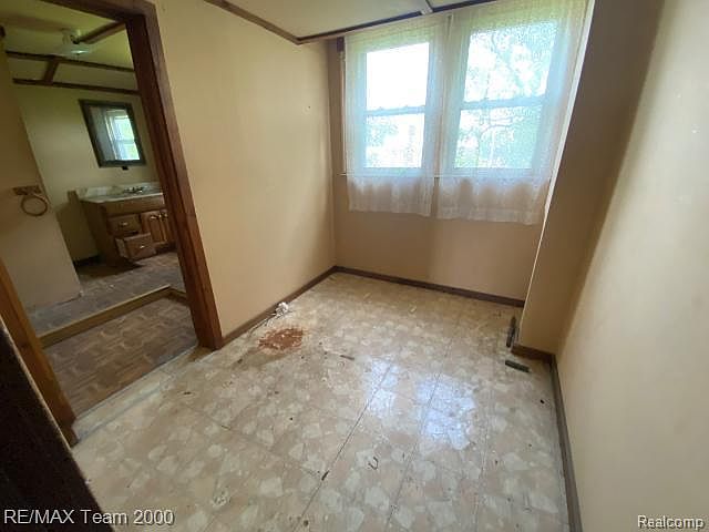 58250 Main St, photo 13