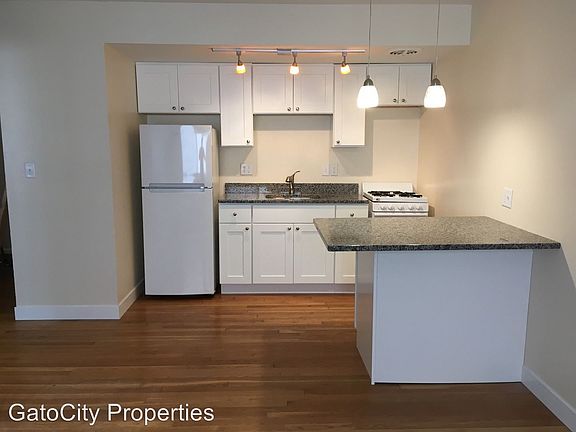 3rd image of 1639 N Farwell Ave APT 210