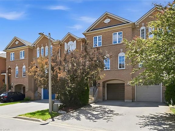 2nd image of 2420 Ravinebrook Cres