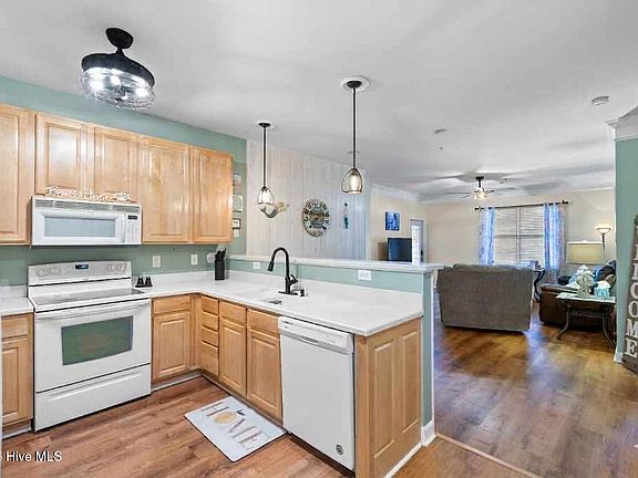 5th image of 270 Woodlands Way Unit 2