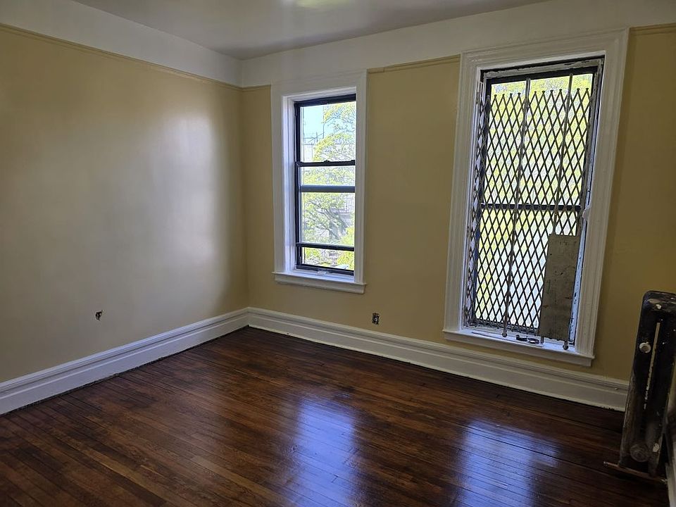 1st image of 1921 Andrews Ave S APT 7