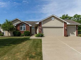 9900 Enfield Cir, Johnston, IA 50131