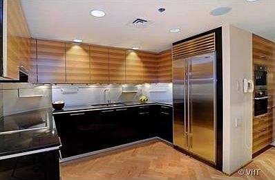 4th image of 950 N Michigan Ave #42A