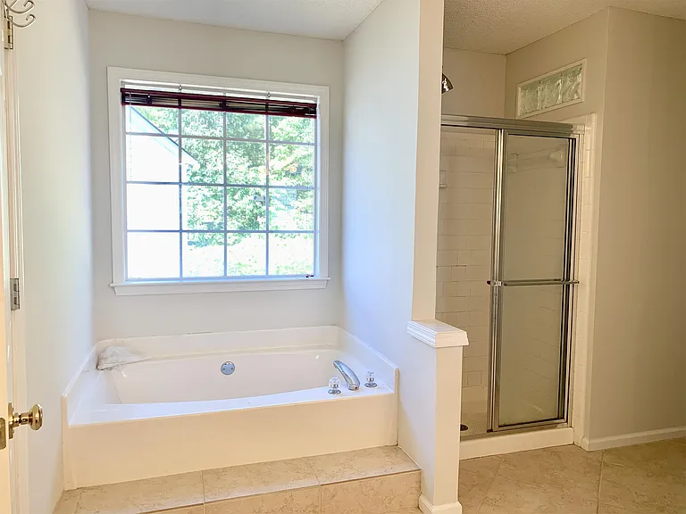 485 Chippenham Ct — Photo 17