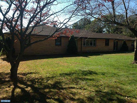 2nd image of 33 Tenby Chase Dr