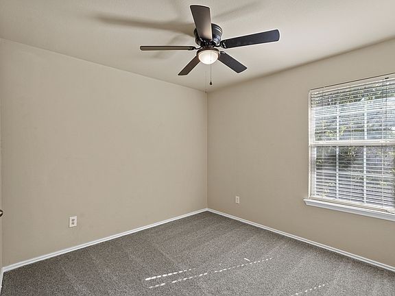 3rd image of 1113 Charlotte Dr