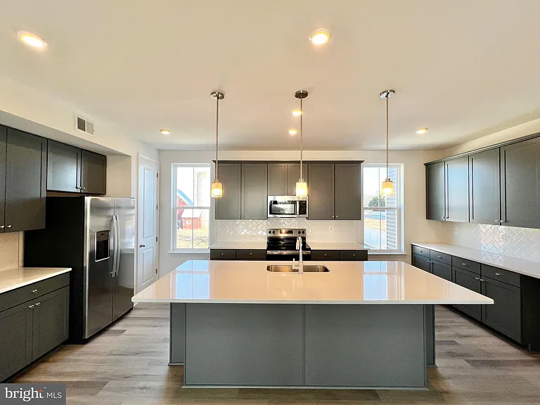 357 Andrew Ct — Photo 8