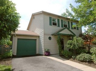 1045 Norwood Ln, Aurora, IL 60504