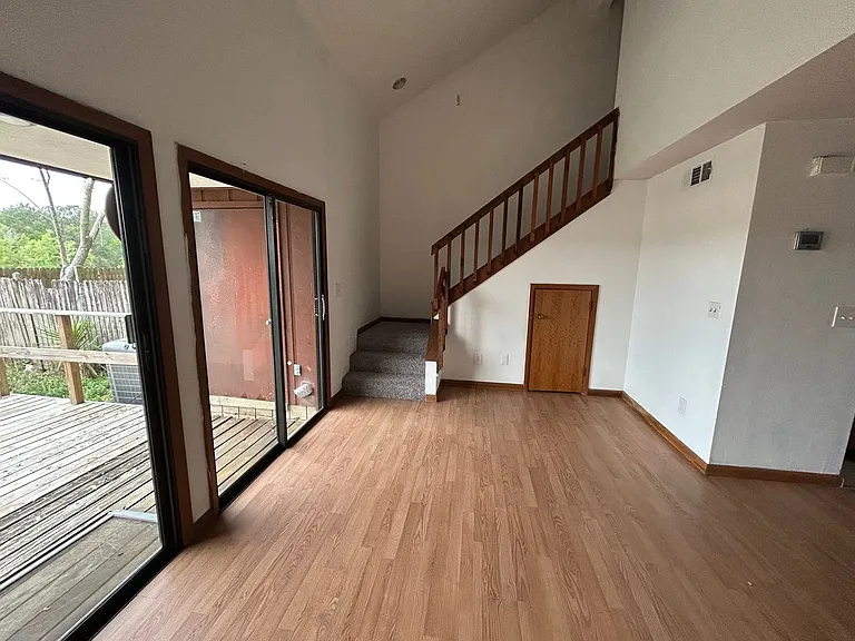 7005 SW 46th Ave — Photo 6