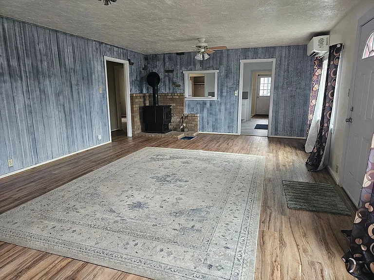 1420 Gleason Ave — Photo 3