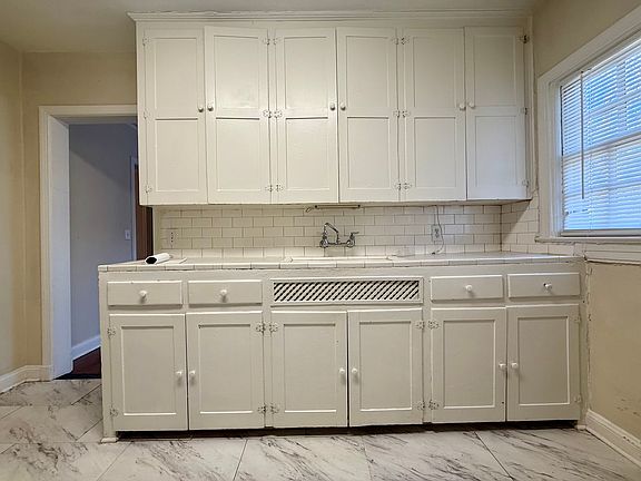 5th image of 2353 College St #2355-A