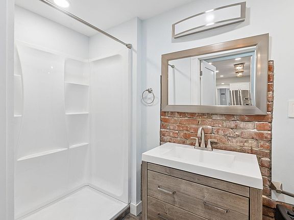 4th image of 153 Cony Street